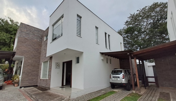 Casa 3 dormitorios - Tumbaco