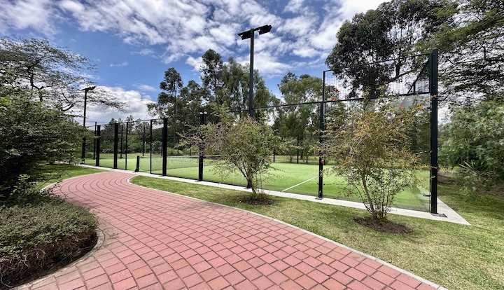 Terreno 1069 m² urbanización de lujo